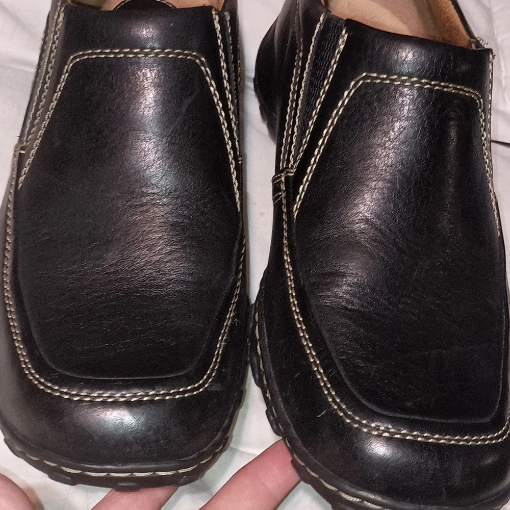New Born Black Mens 9M Slipons M3256  Leather Apron Stitched Loafers